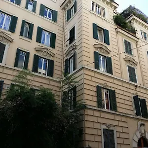 Alojamento de Acomodação e Pequeno-almoço La Breccia A Porta Pia ***